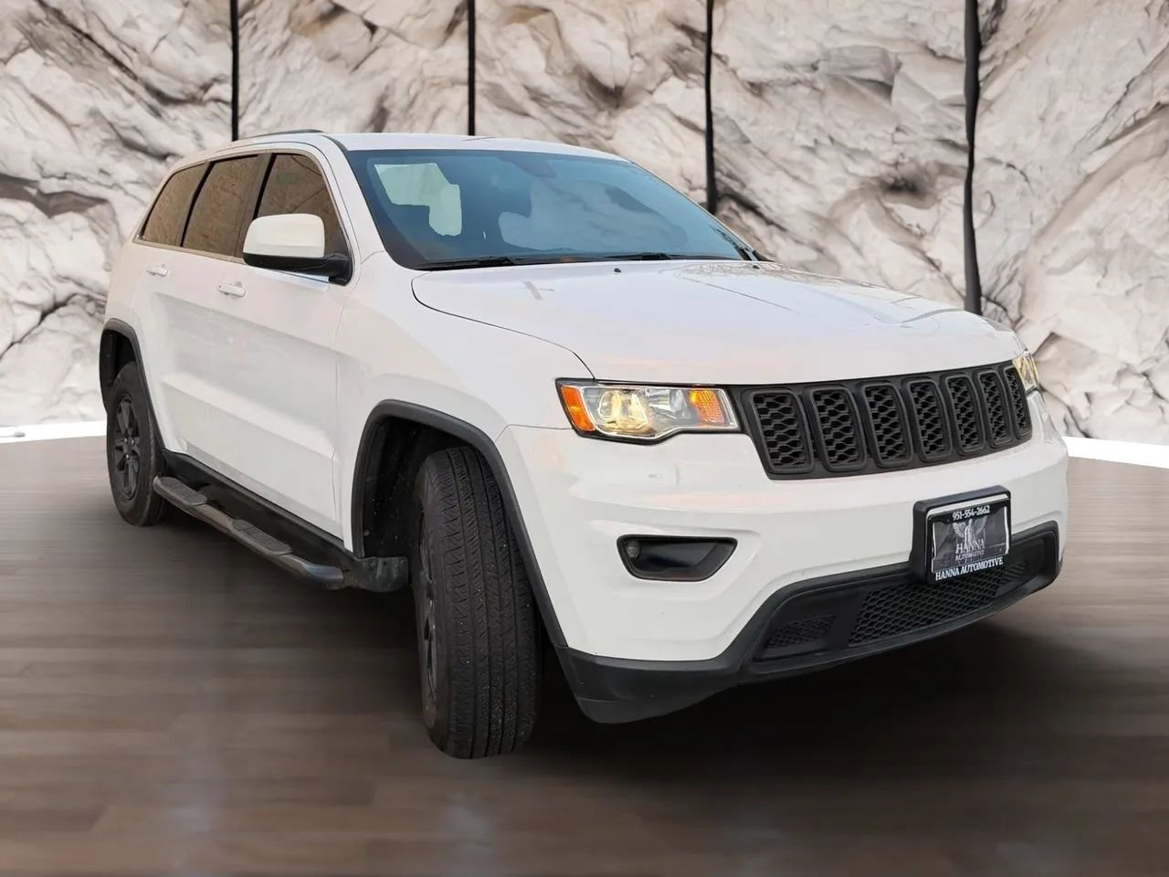 Used 2018 Jeep Grand Cherokee Laredo RWD image 4