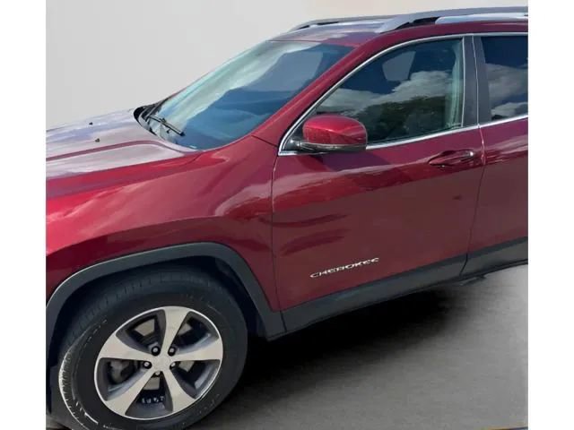 Used 2019 Jeep Cherokee Limited AWD/4WD image 33