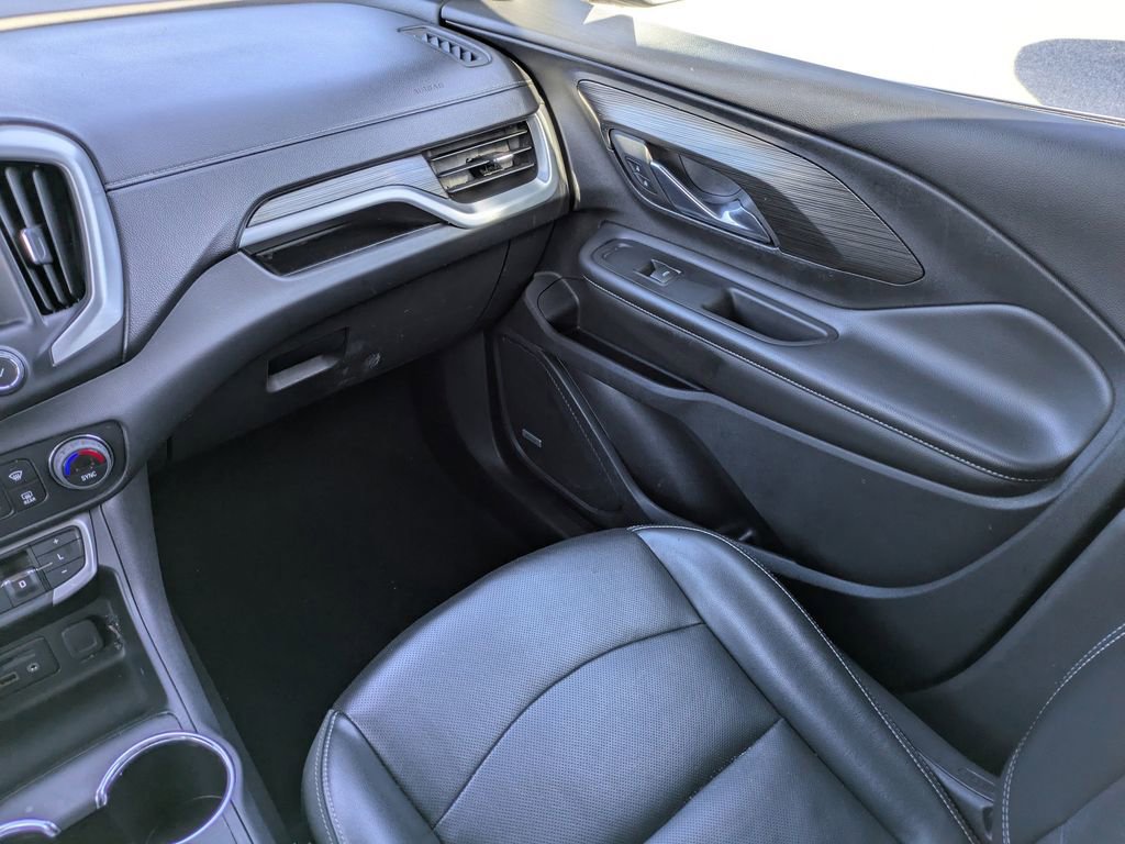 Used 2023 GMC Terrain SLT w/ Infotainment Package II image 16