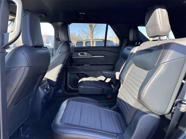 Used 2025 Ford Explorer ST-Line AWD/4WD image 19