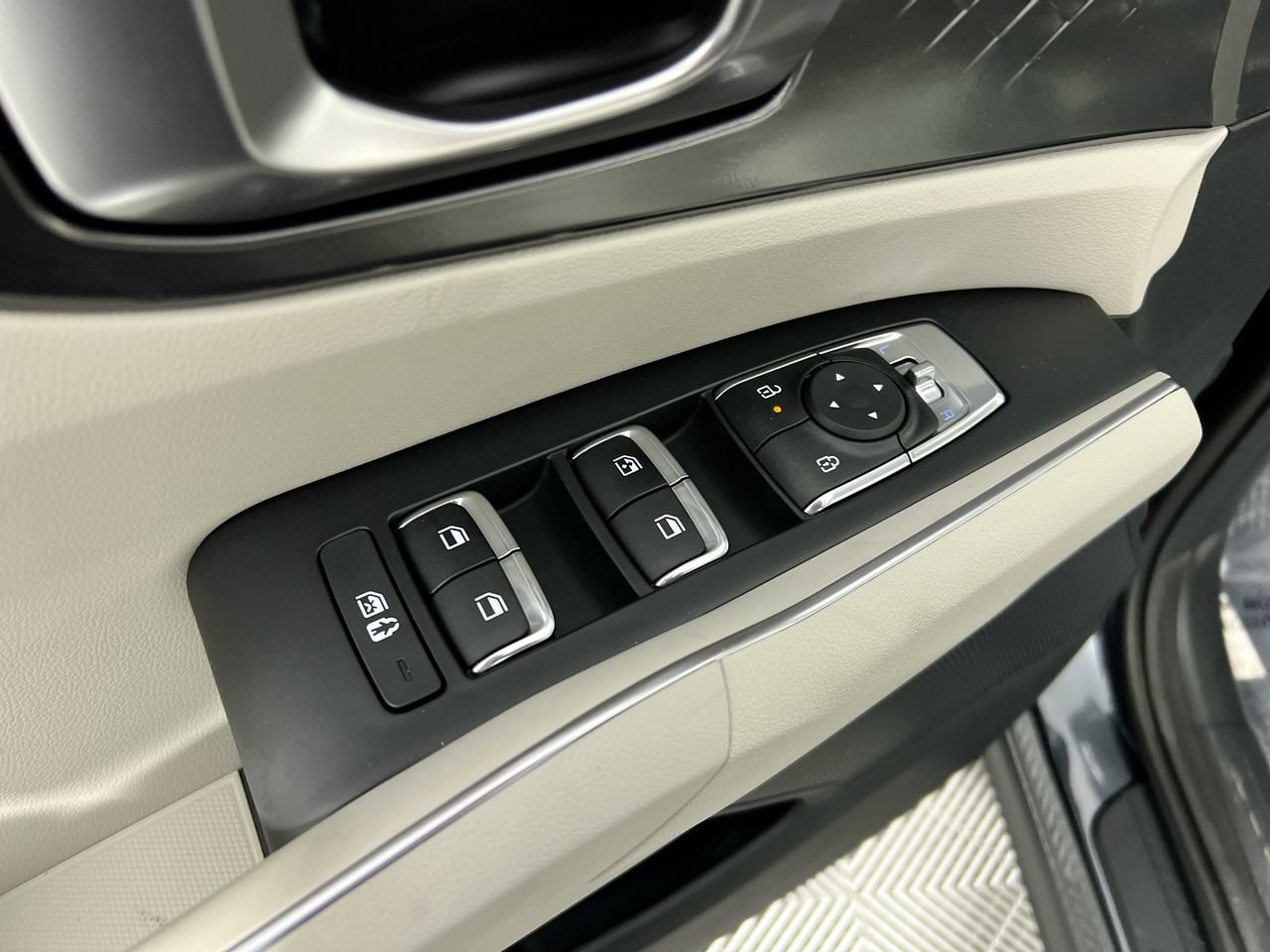 New 2026 Kia Sorento S FWD image 15