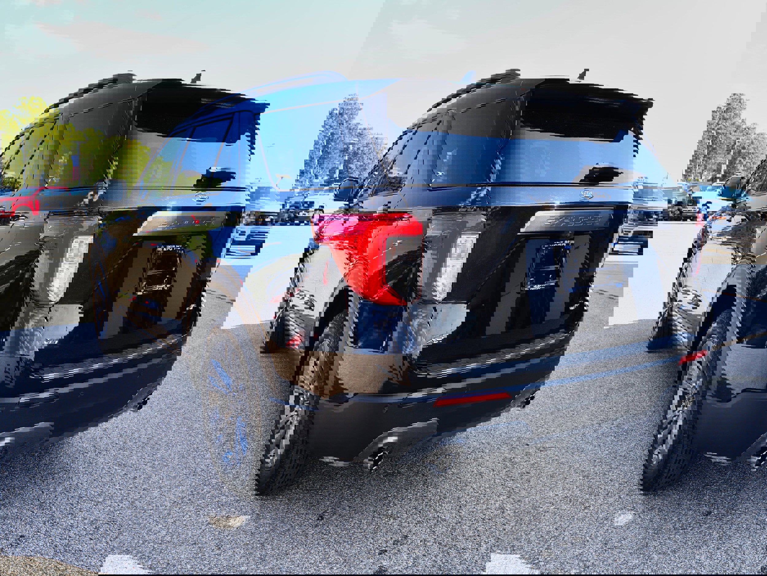 Used 2023 Ford Explorer XLT w/ Equipment Group 202A image 3