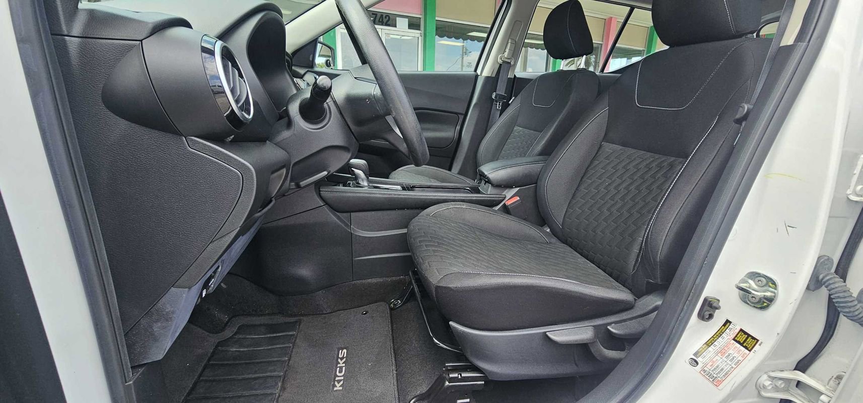 Used 2022 Nissan Kicks SV FWD image 9