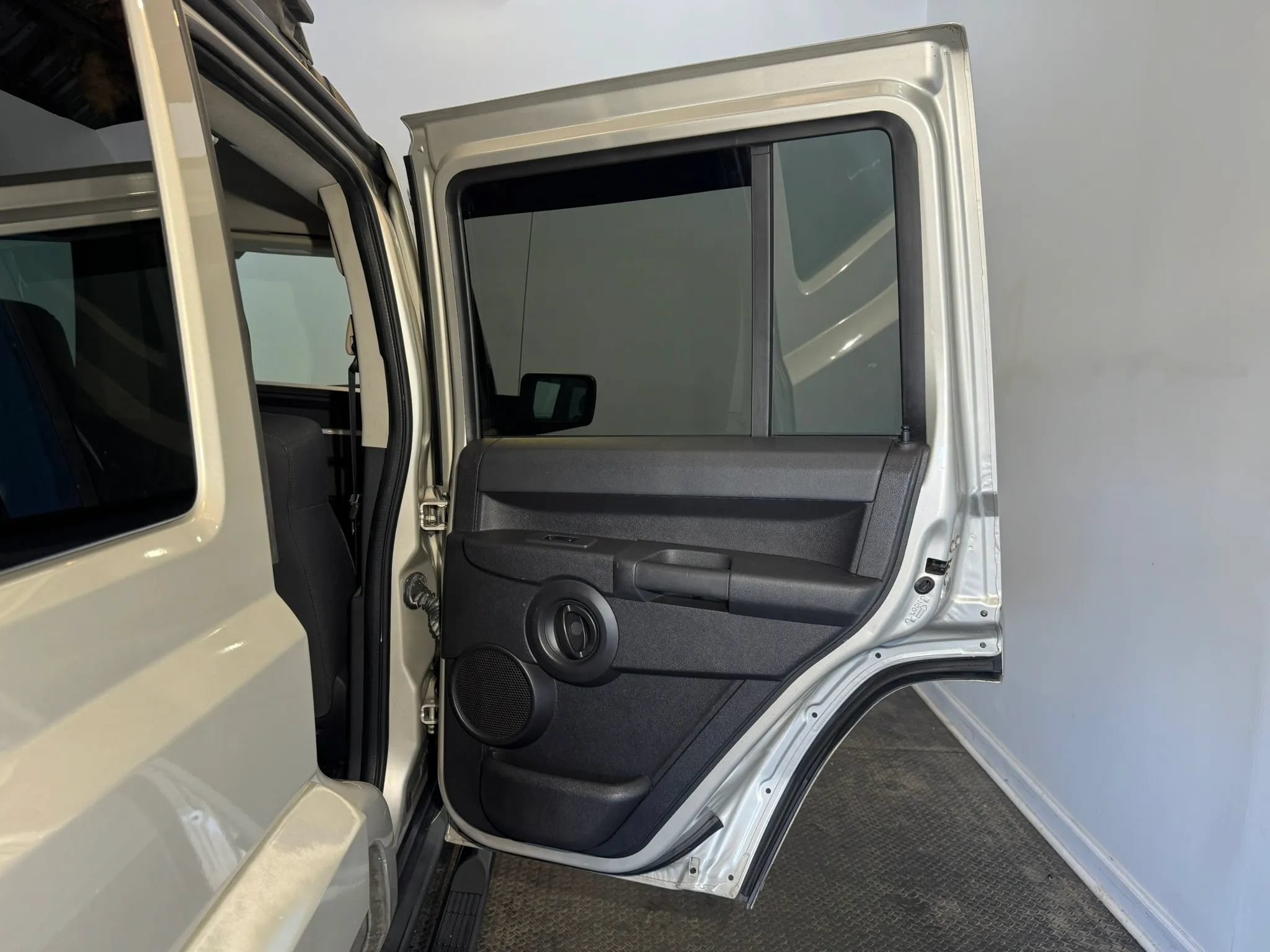 Used 2008 Jeep Commander Sport AWD/4WD image 22