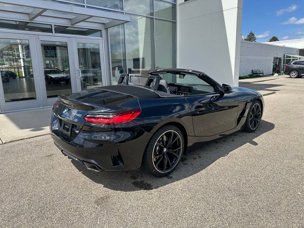 Used 2024 BMW Z4 M40i w/ Shadowloine Package RWD image 2
