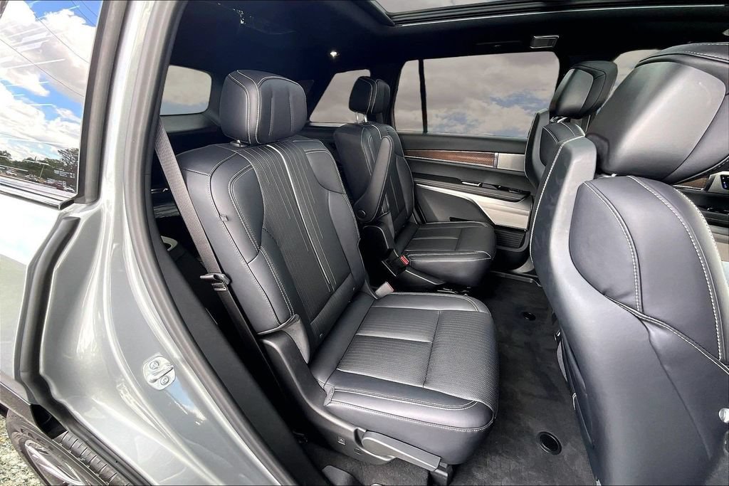 Certified 2026 Cadillac Vistiq Premium Luxury w/ LPO, Floor Liner Package AWD/4WD image 25