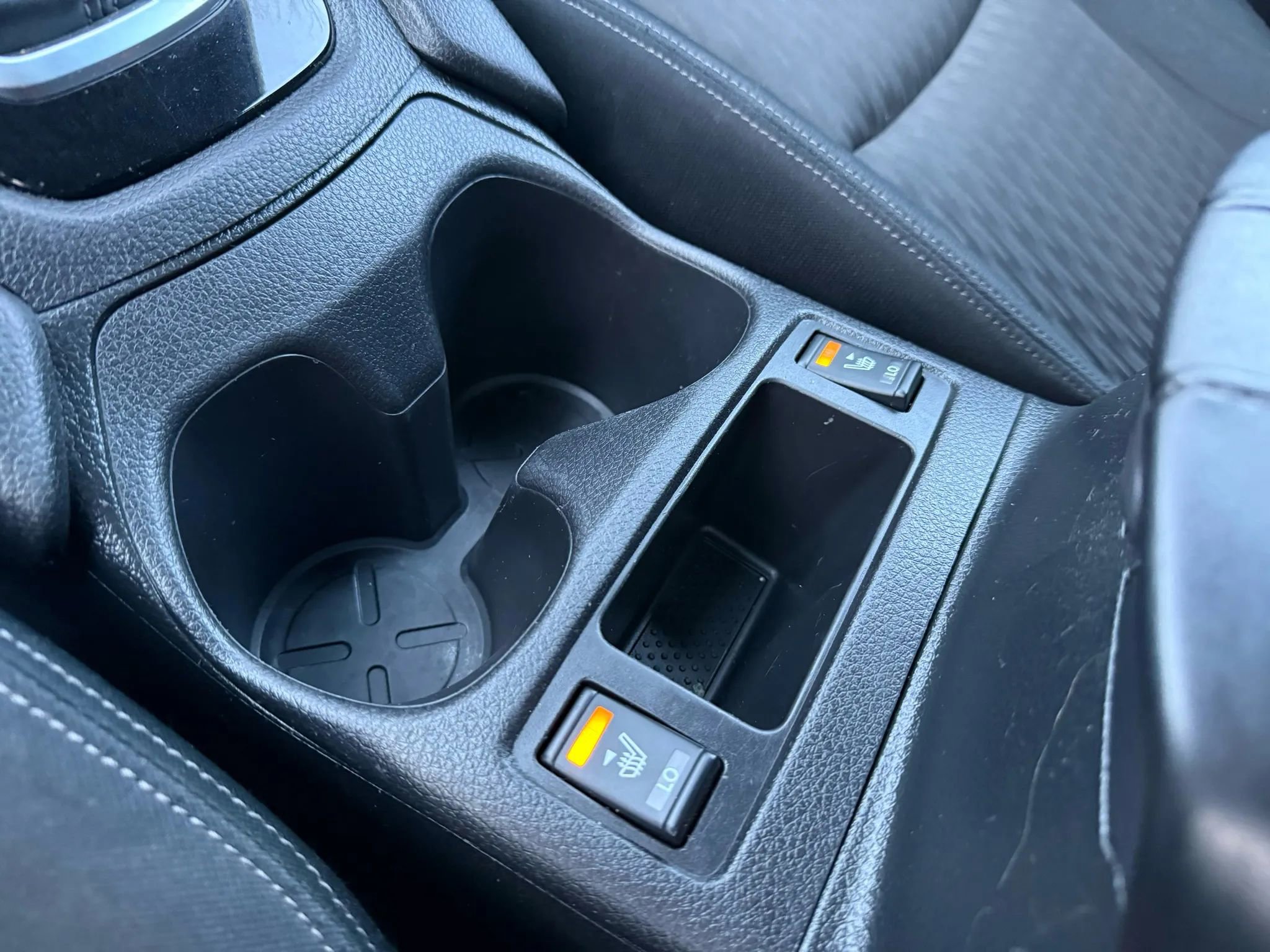 Used 2017 Nissan Rogue SV w/ SV Premium Package image 29