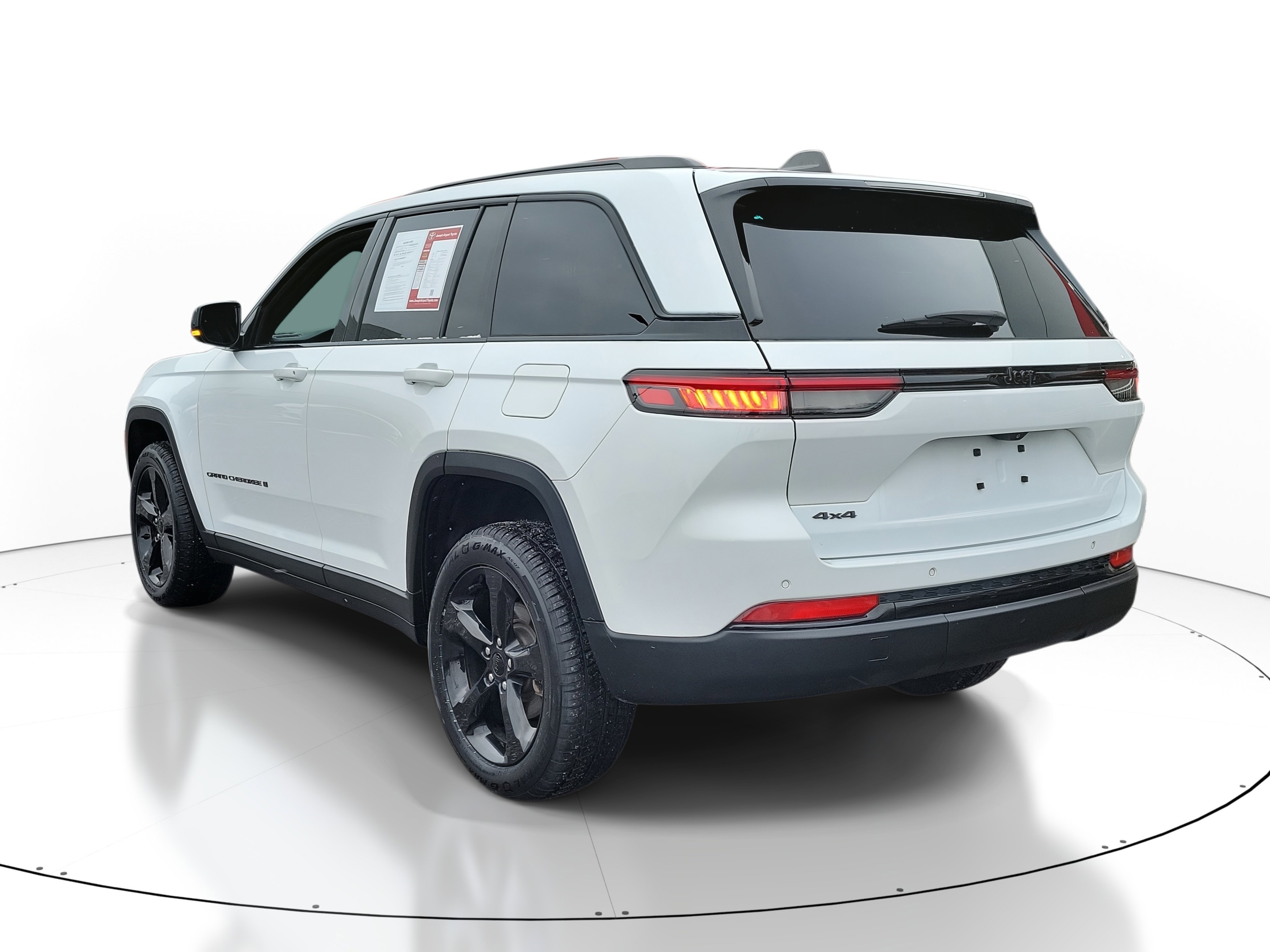 Used 2022 Jeep Grand Cherokee Altitude image 3