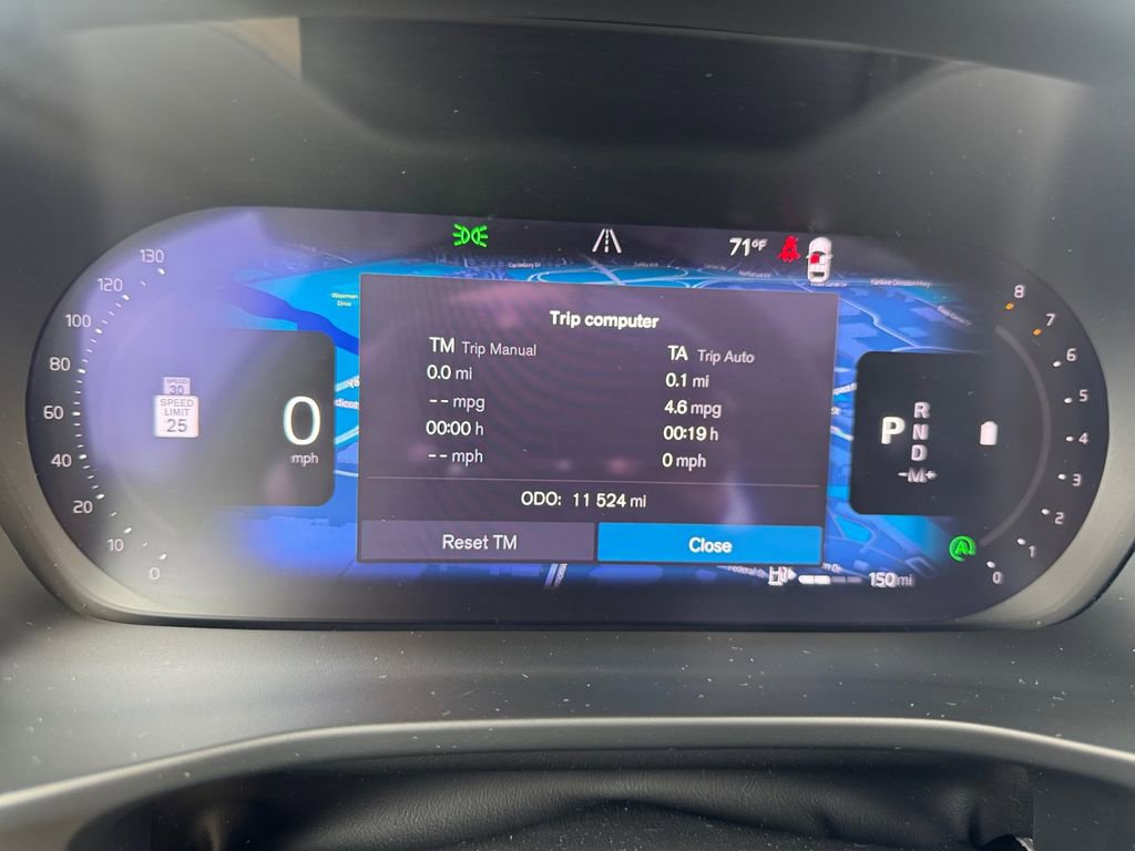 Certified 2025 Volvo XC40 B5 Plus image 28