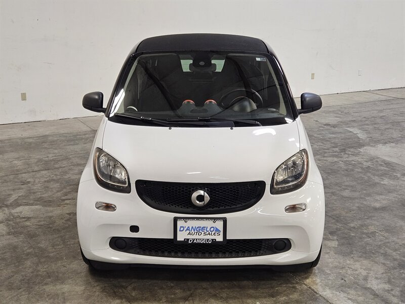 Used 2017 smart fortwo pure RWD image 11