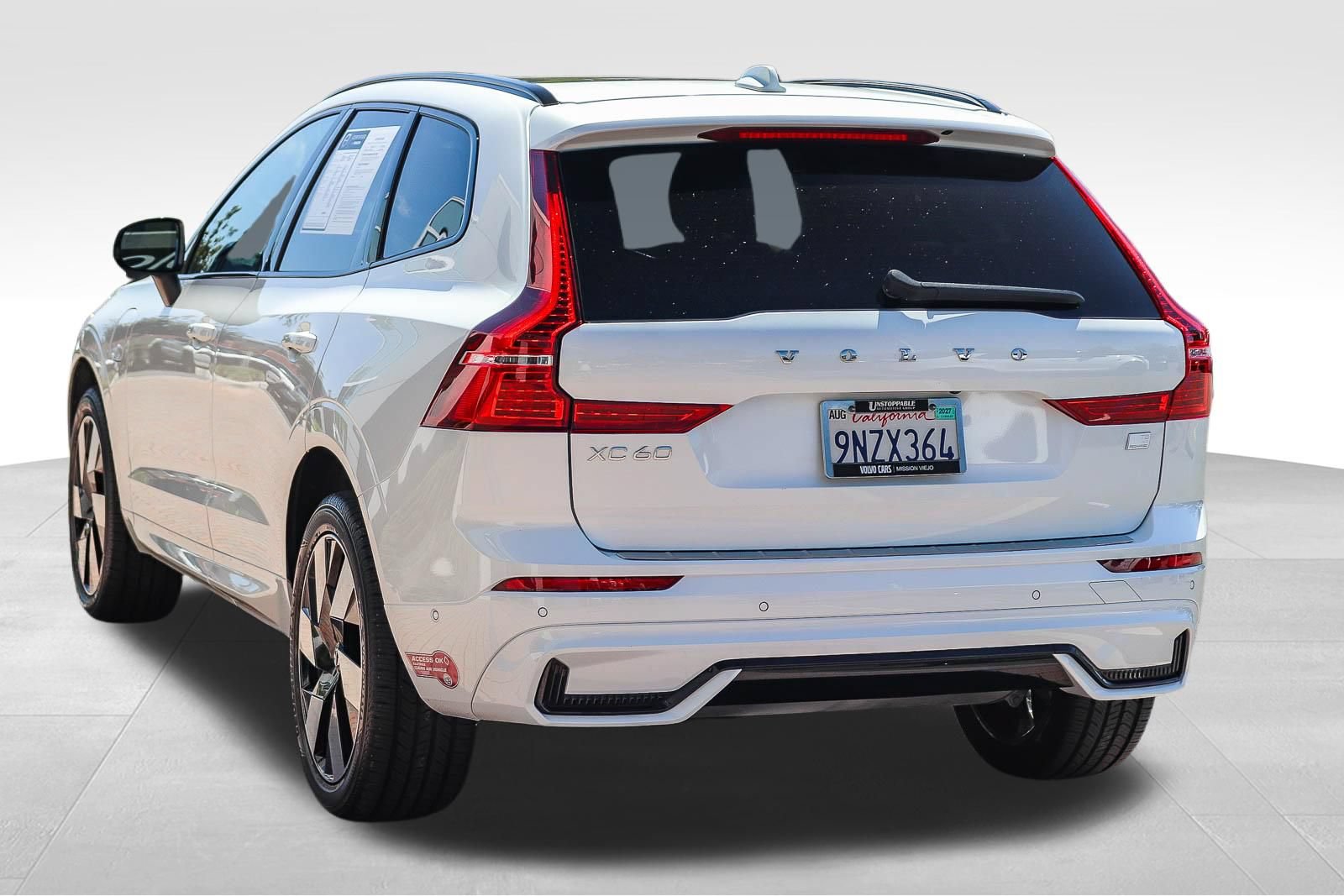 Used 2024 Volvo XC60 T8 Plus w/ Protection Package Premier AWD/4WD image 5