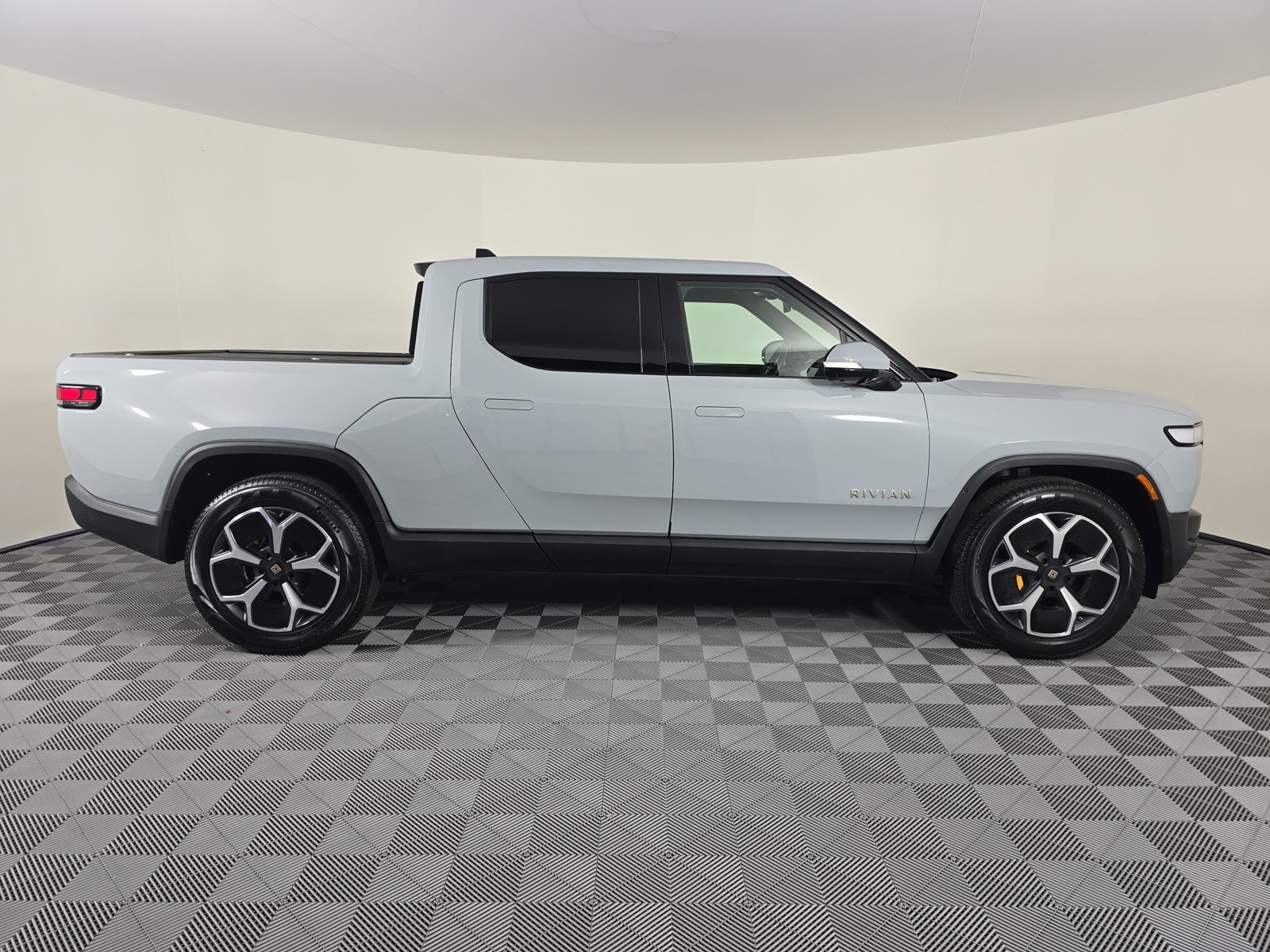 Used 2022 Rivian R1T Adventure image 6
