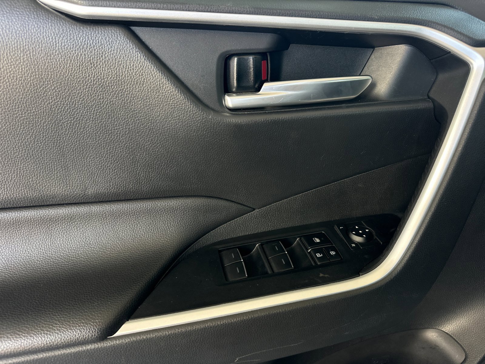 Used 2024 Toyota RAV4 XLE image 10