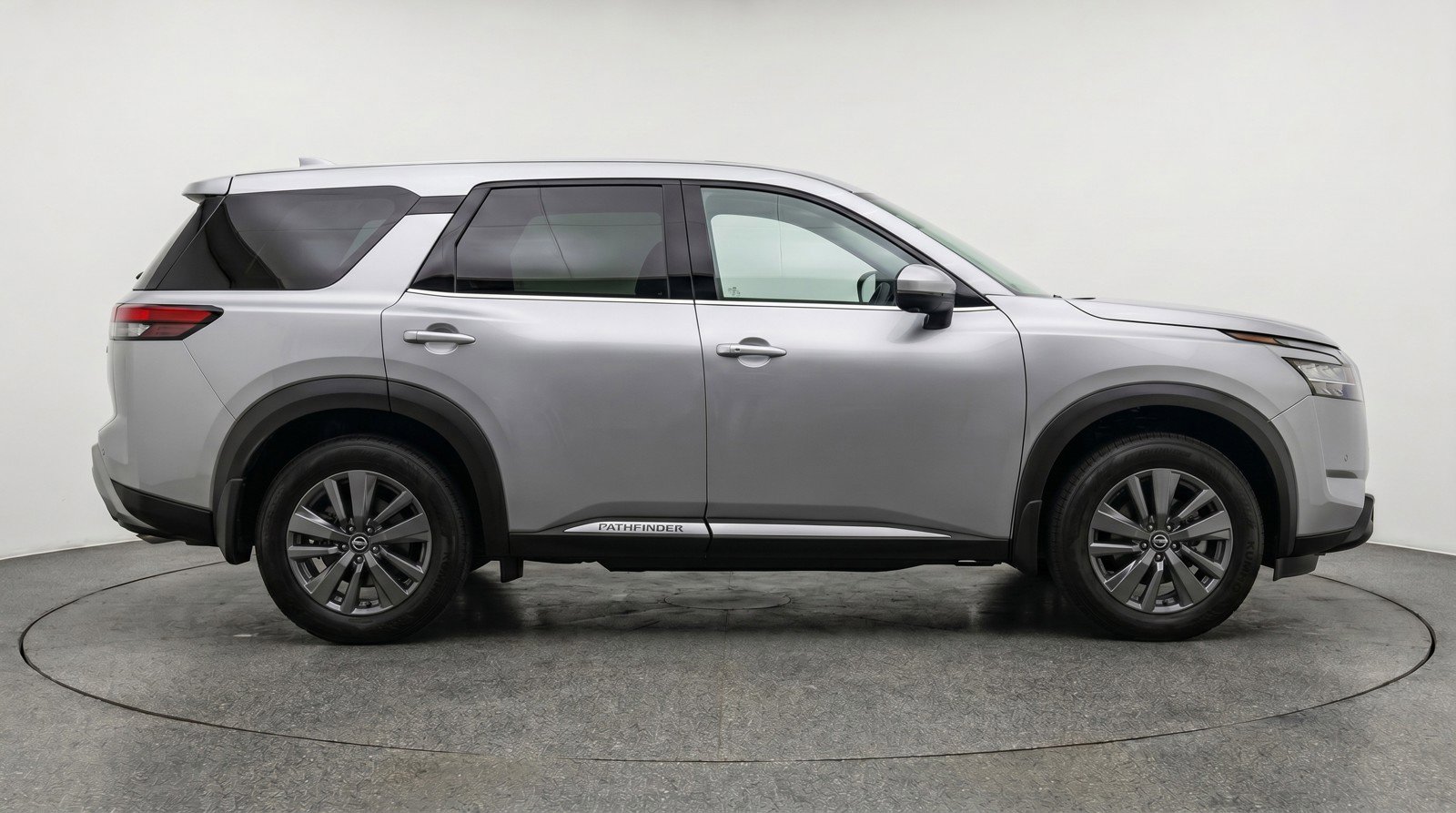 Used 2025 Nissan Pathfinder SV FWD image 11