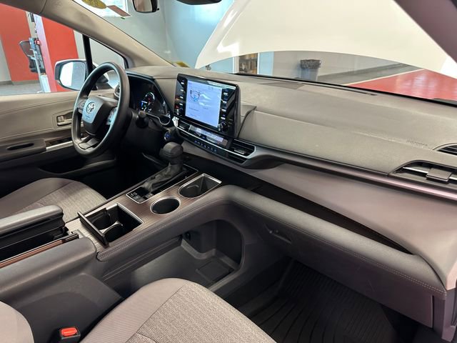 Certified 2023 Toyota Sienna LE AWD/4WD image 17