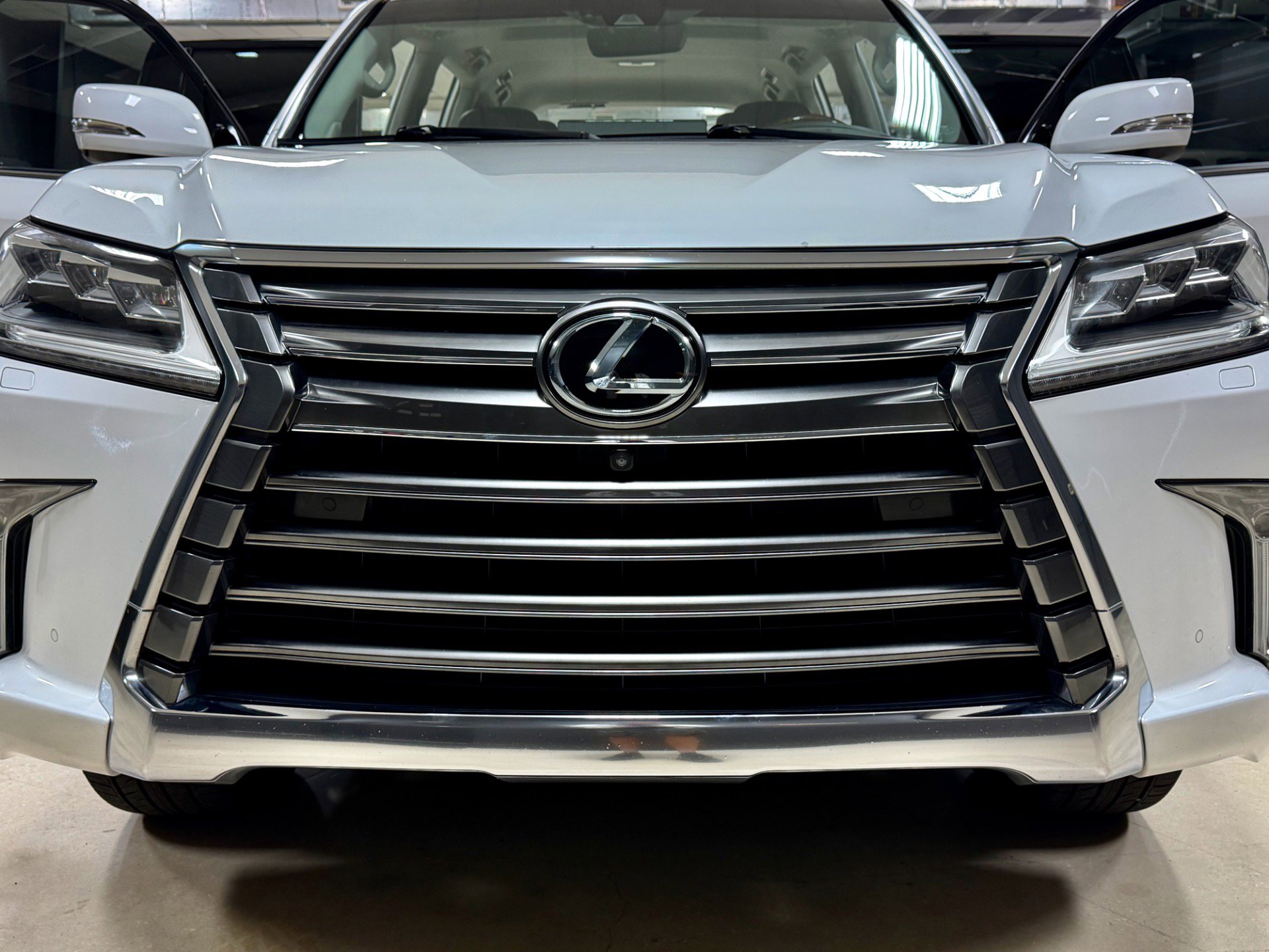 Used 2016 Lexus LX 570 4WD image 27