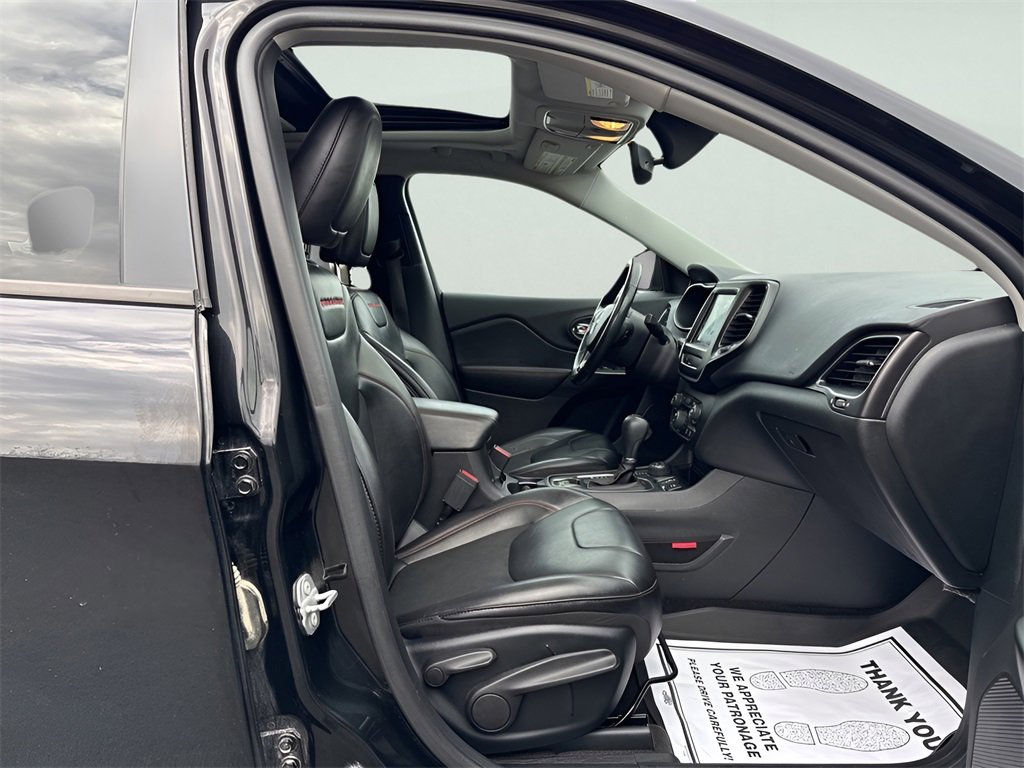 Used 2019 Jeep Cherokee Trailhawk w/ Comfort/Convenience Group image 10