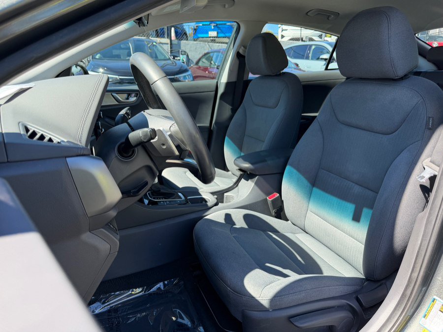 Used 2022 Hyundai Ioniq SE FWD image 17