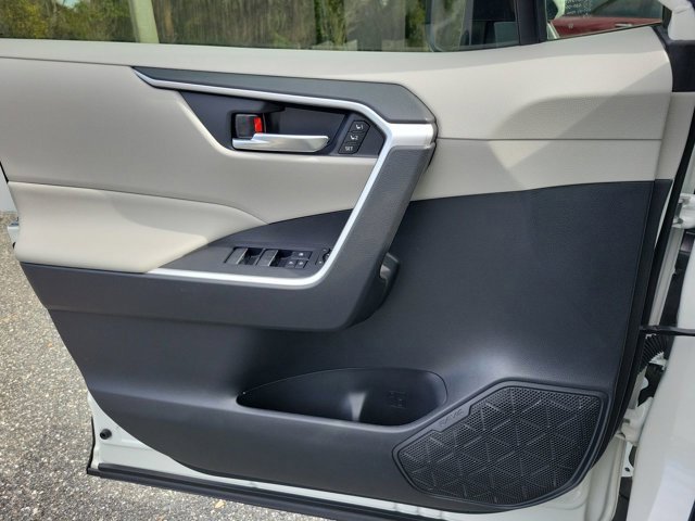 Used 2022 Toyota RAV4 XLE Premium image 35