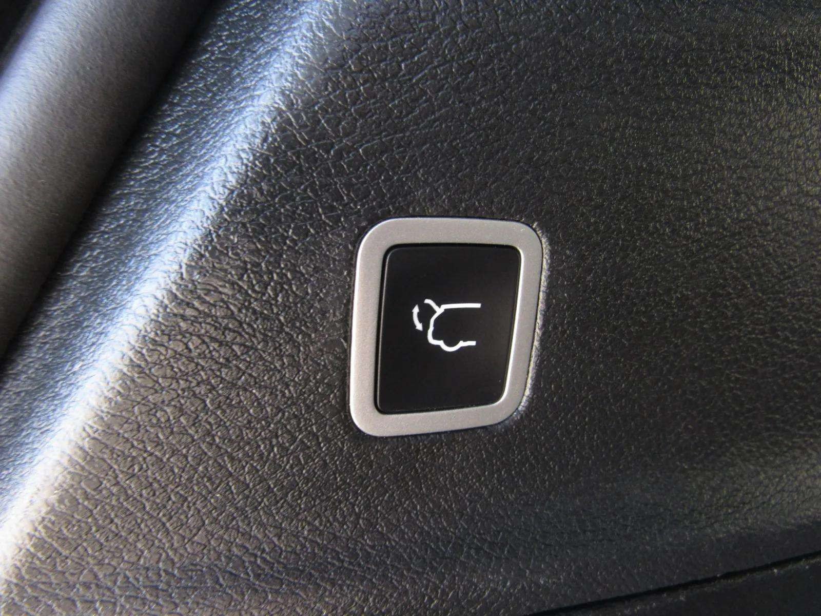 Used 2025 Chrysler Pacifica Limited FWD image 14