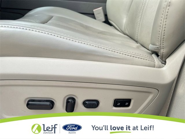 Used 2017 Lincoln Navigator L Select image 18