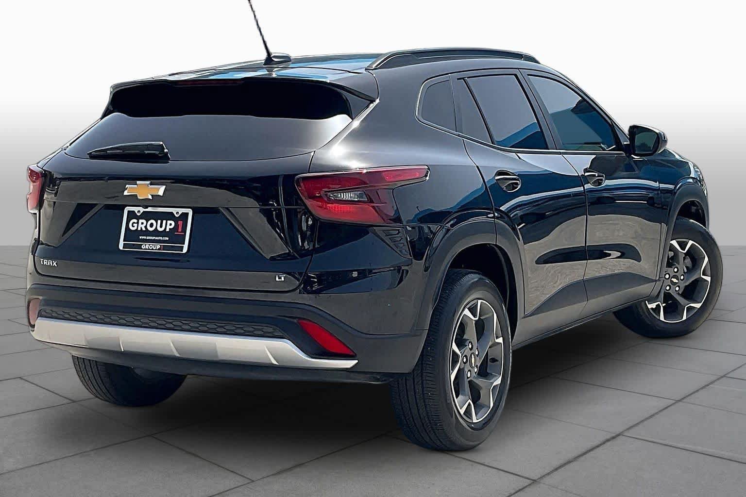 Used 2024 Chevrolet Trax LT w/ LT Convenience Package FWD image 13