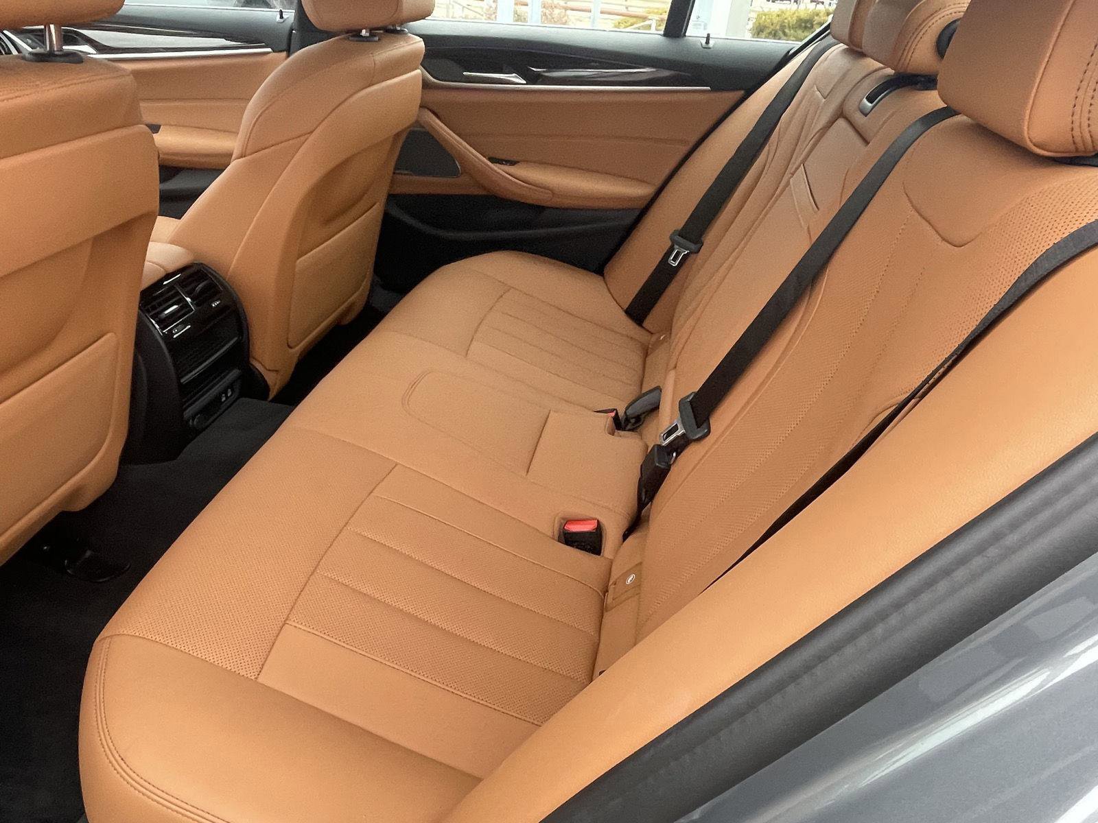 Used 2023 BMW 530e xDrive w/ Premium Package image 12