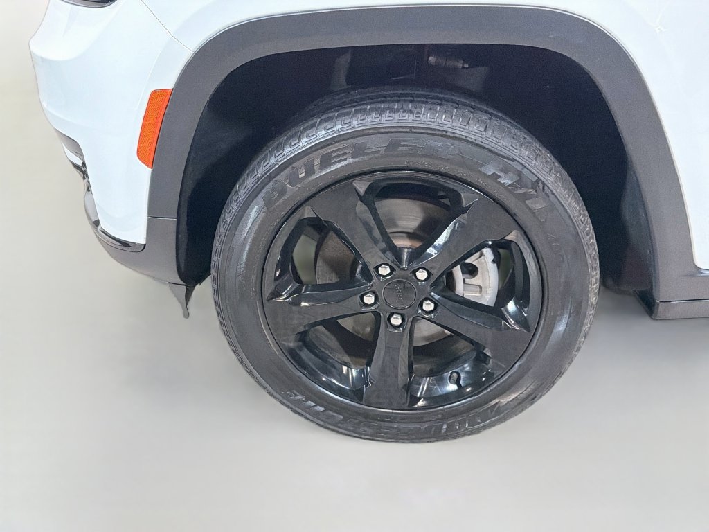 Used 2023 Jeep Grand Cherokee L Laredo AWD/4WD image 33