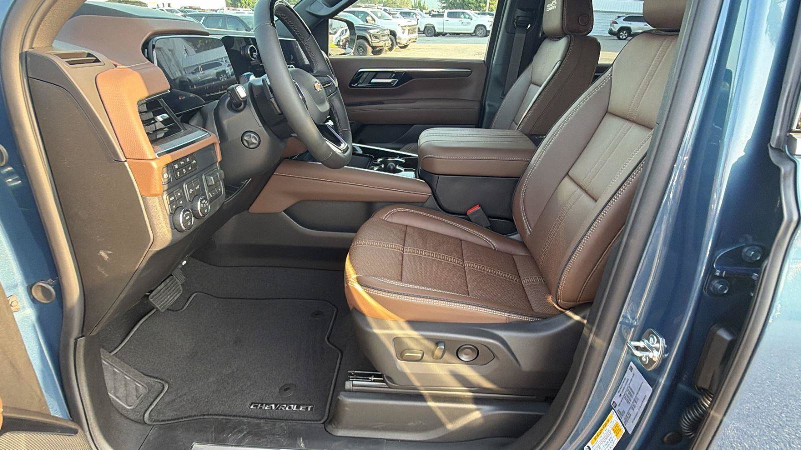 New 2026 Chevrolet Suburban High Country AWD/4WD image 16