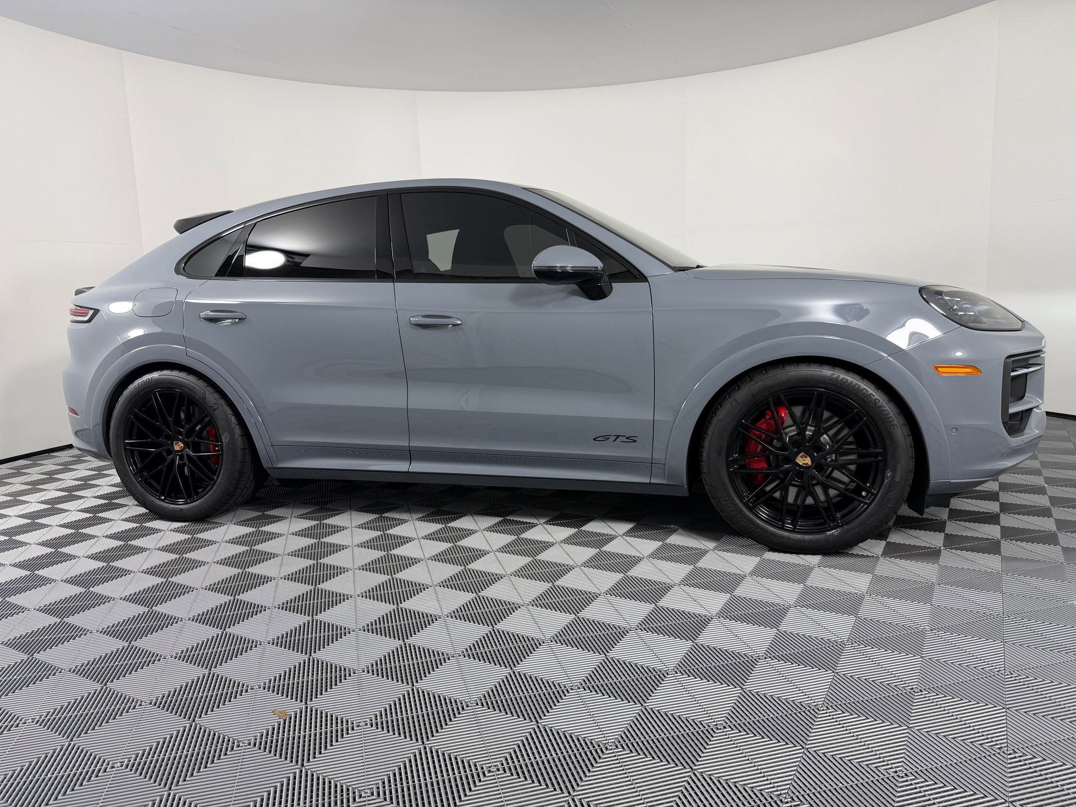 Certified 2025 Porsche Cayenne GTS image 8