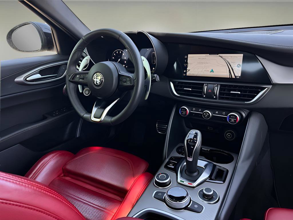 Used 2024 Alfa Romeo Giulia Veloce image 9