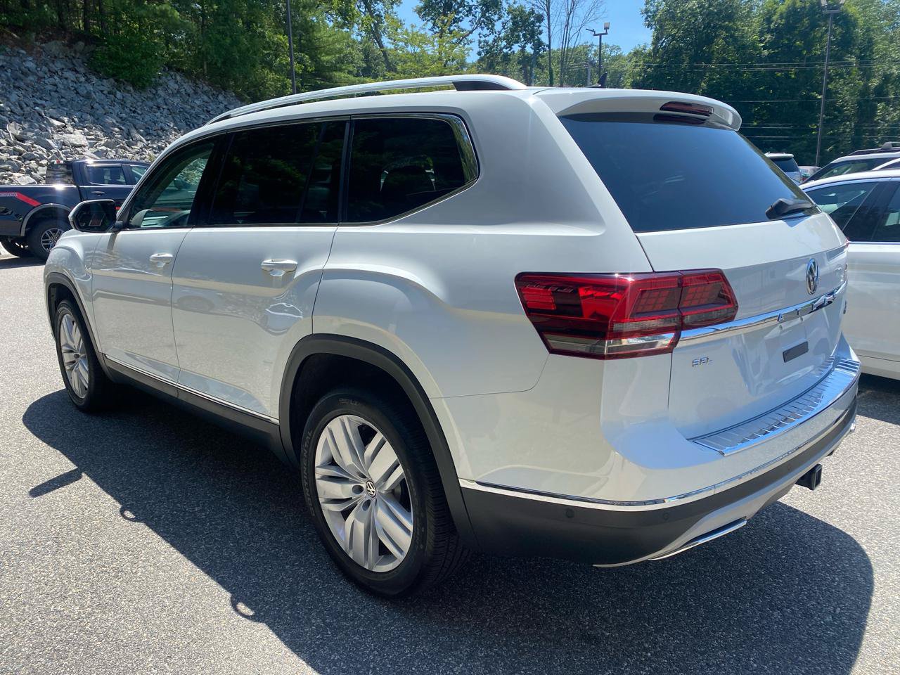 Used 2018 Volkswagen Atlas SEL Premium AWD/4WD image 3