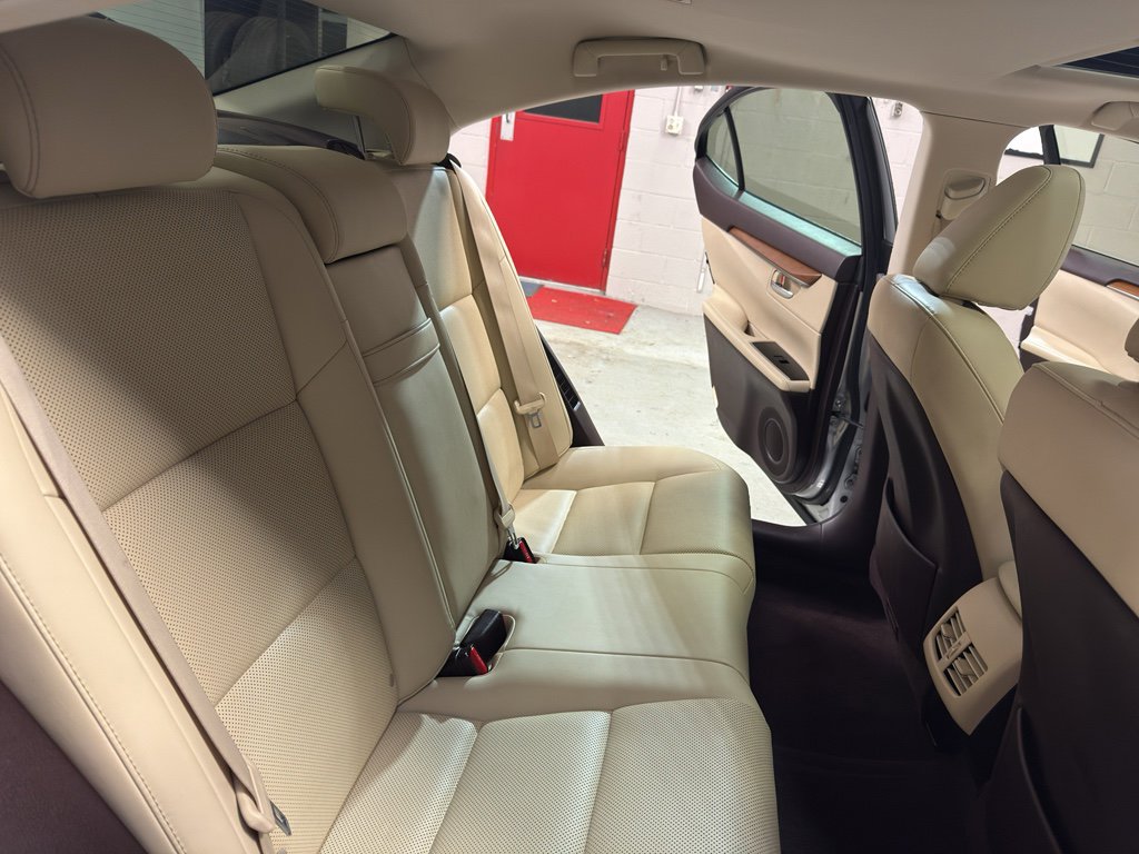 Used 2016 Lexus ES 300h image 26