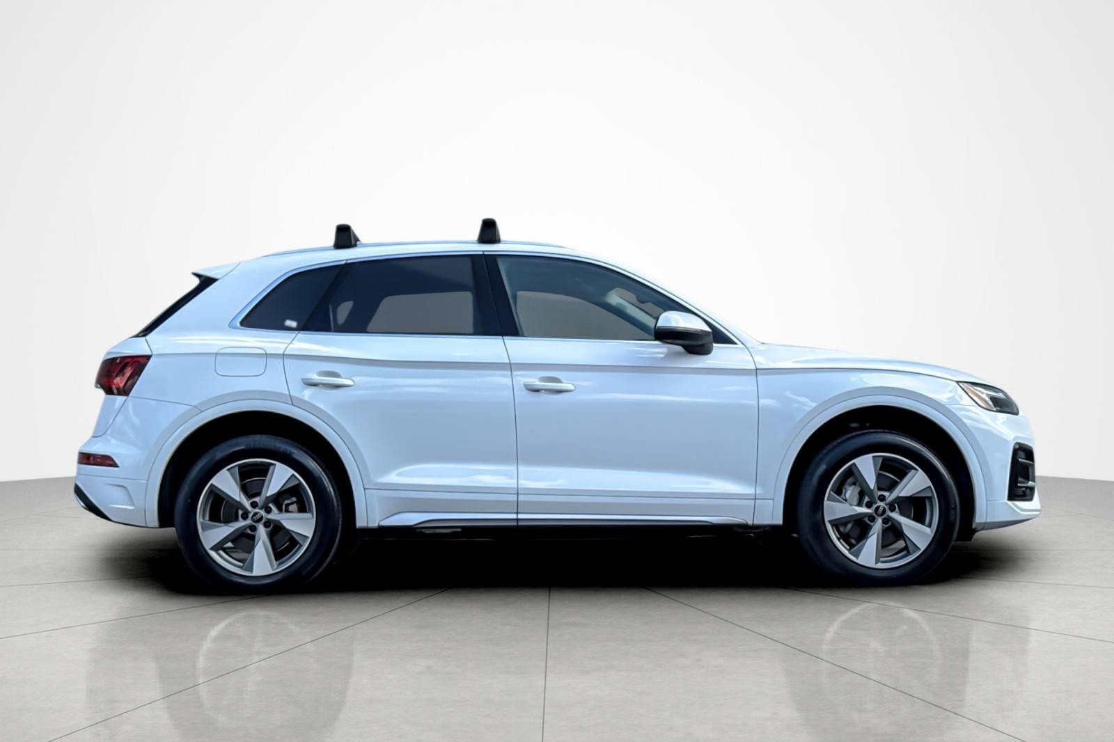 Used 2023 Audi Q5 2.0T Premium Plus w/ Premium Plus Package AWD/4WD image 6