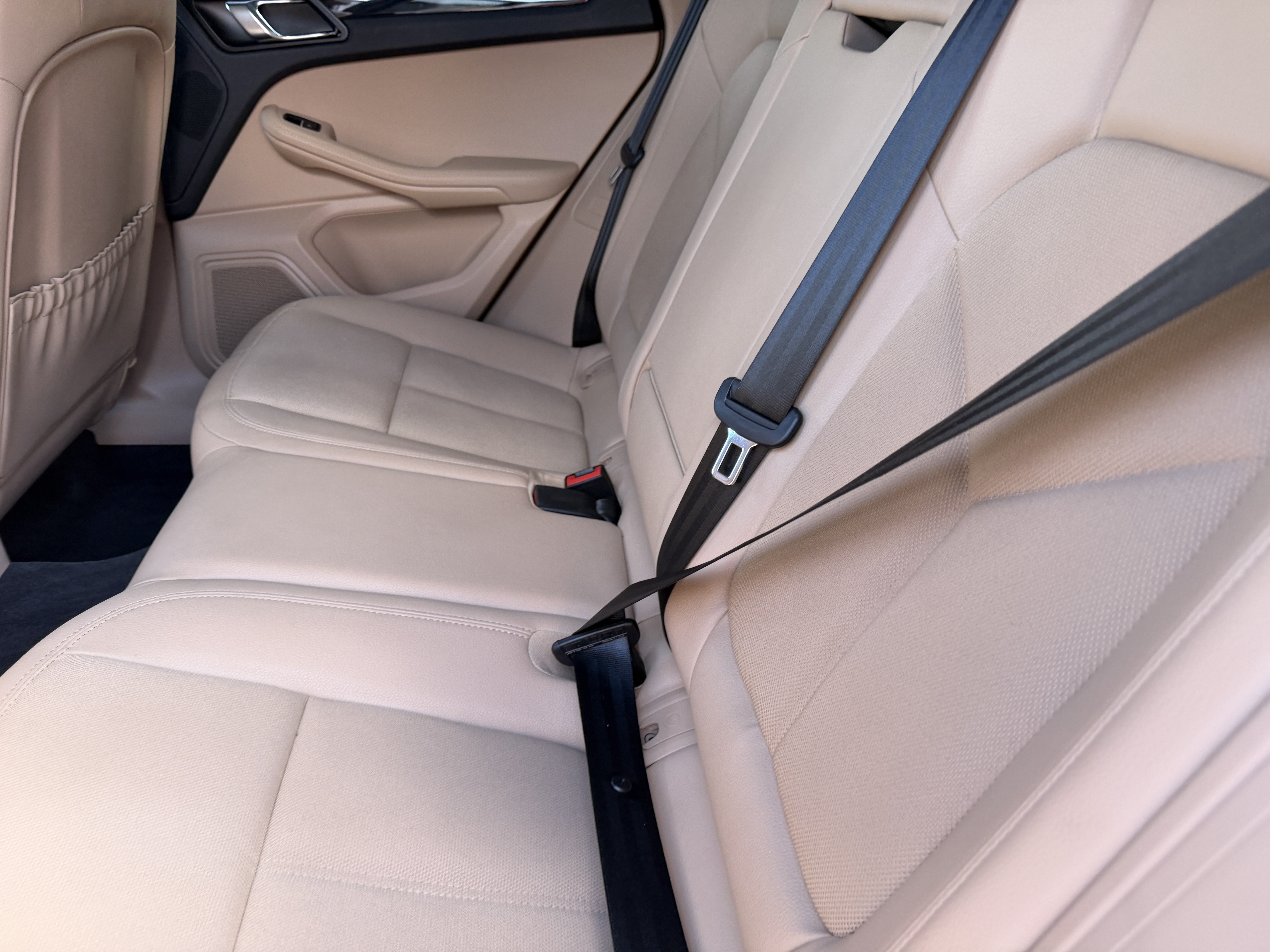 Certified 2024 Porsche Macan S AWD/4WD image 18