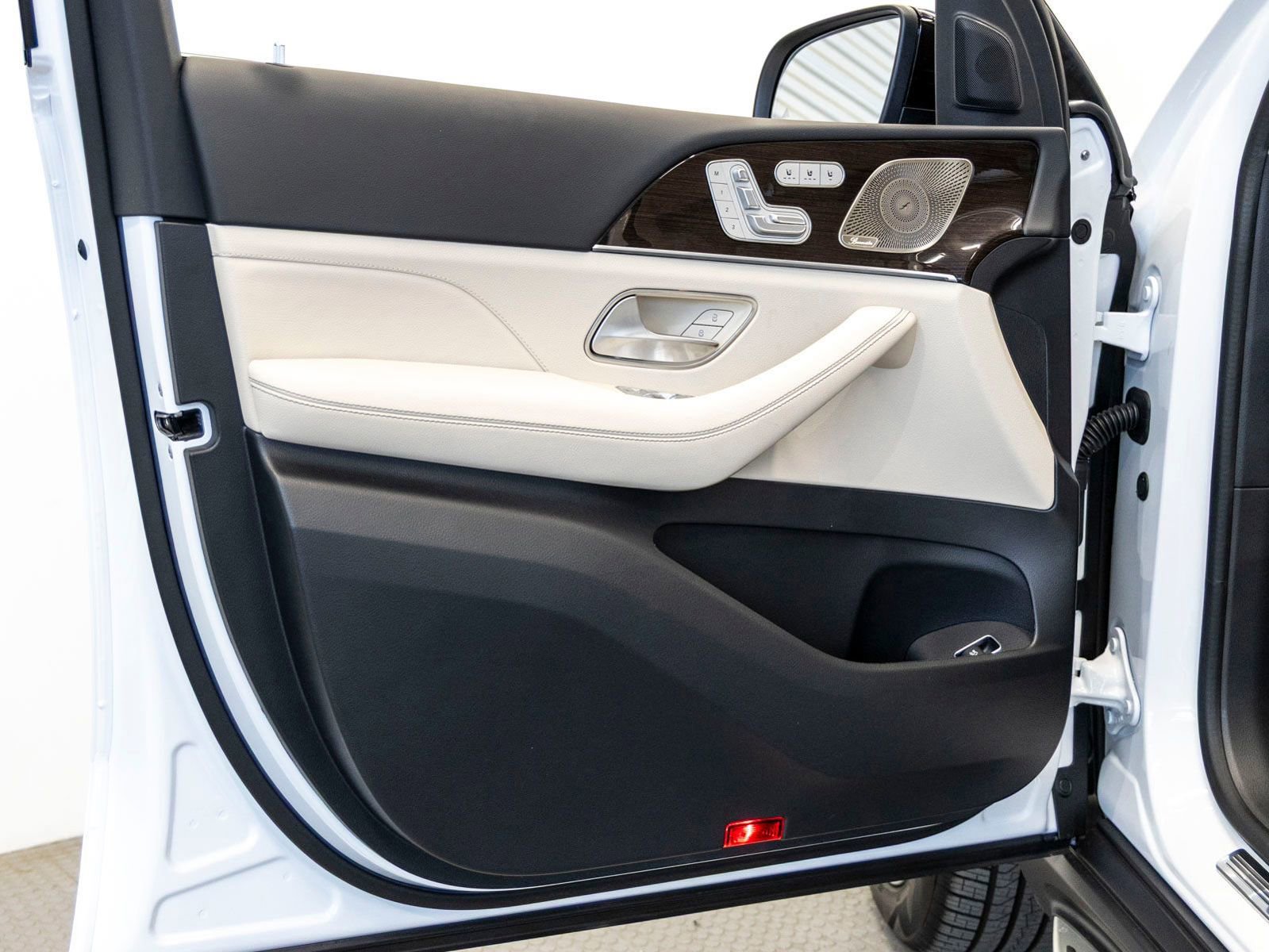 Used 2026 Mercedes-Benz GLS 450 4MATIC image 12