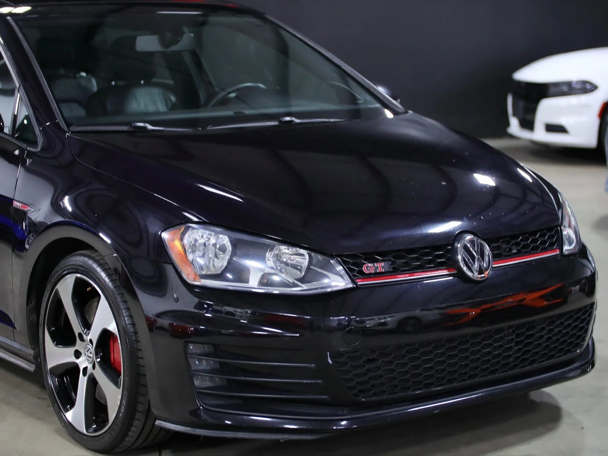 Used 2015 Volkswagen GTI SE image 2