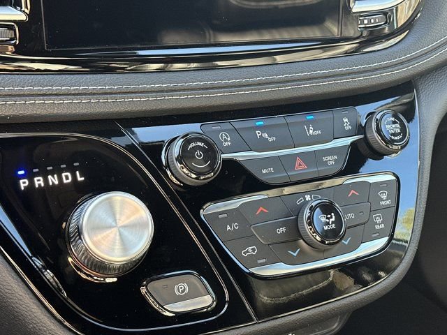 New 2026 Chrysler Pacifica Select image 25