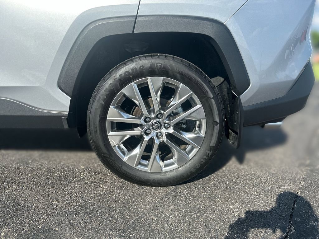 Used 2021 Toyota RAV4 Limited AWD/4WD image 18
