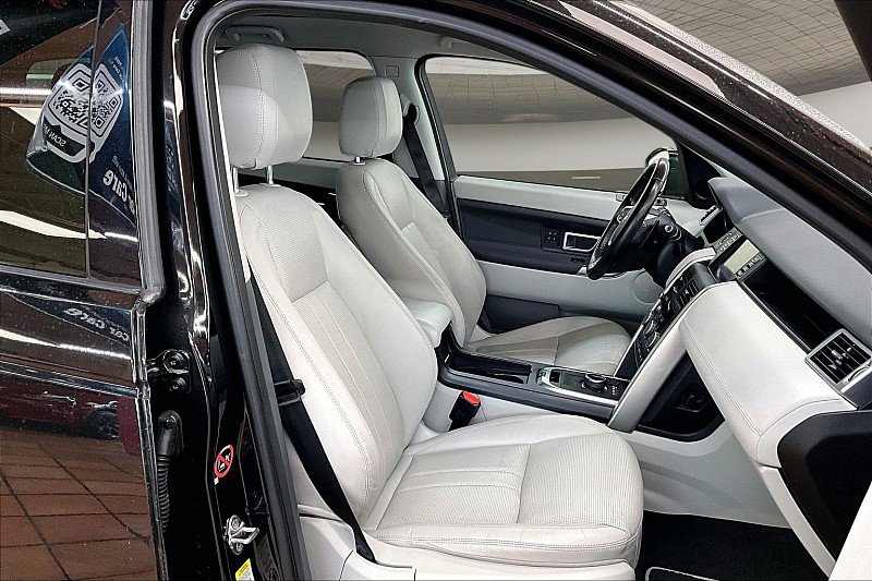 Used 2018 Land Rover Discovery Sport HSE image 7