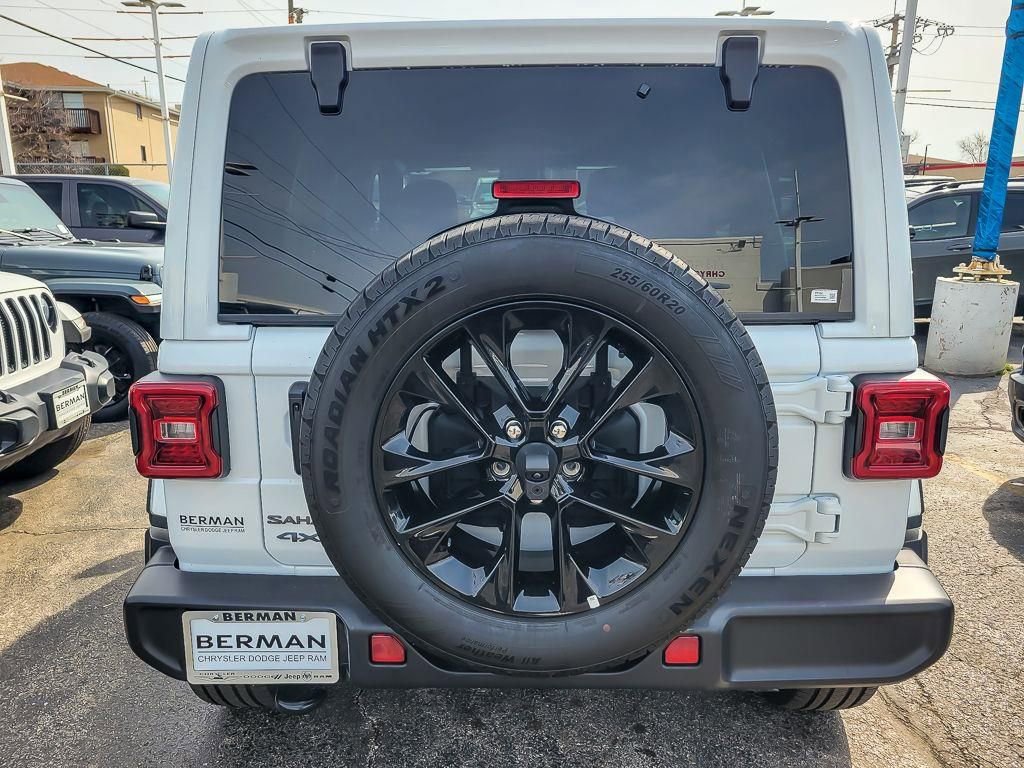 Used 2025 Jeep Wrangler Unlimited Sahara image 6