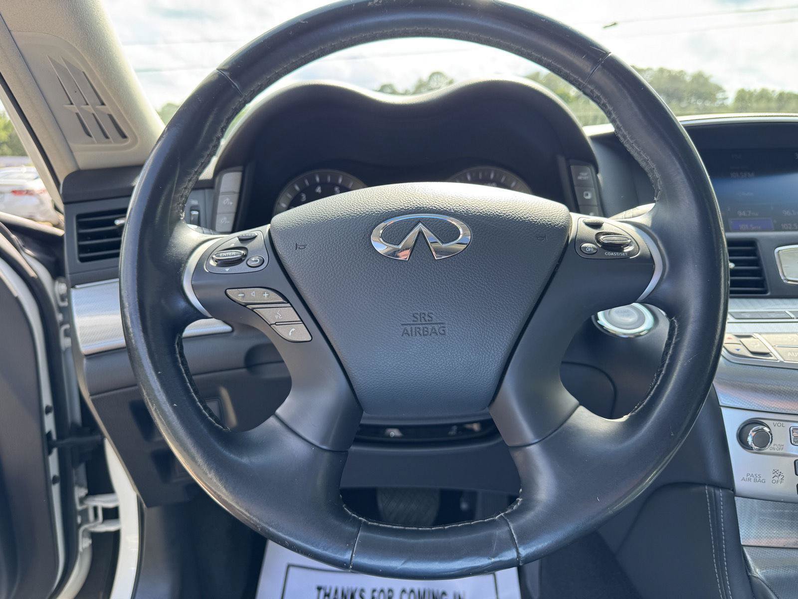 Used 2018 INFINITI Q70 Luxe RWD image 3