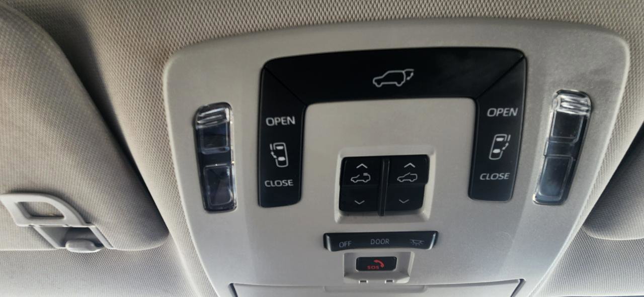 Used 2022 Toyota Sienna XLE image 32