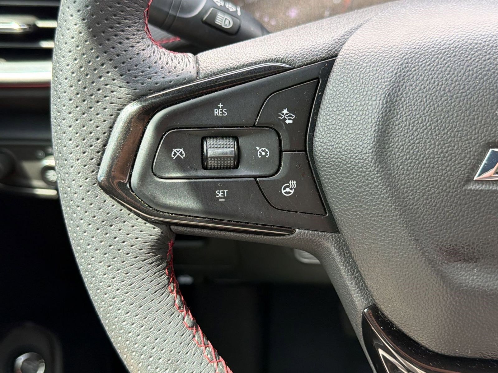 Used 2023 Chevrolet TrailBlazer RS w/ Sun and Liftgate Package FWD image 15