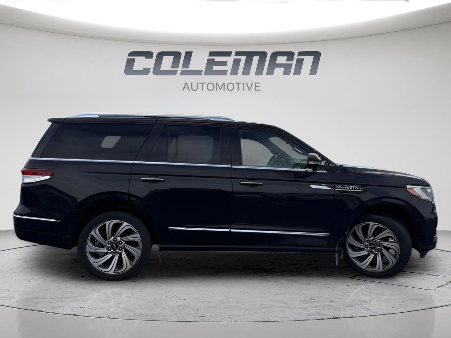 Used 2024 Lincoln Navigator Reserve image 6