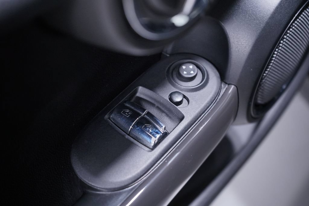 Used 2024 MINI Cooper 2-Door Hardtop FWD image 18