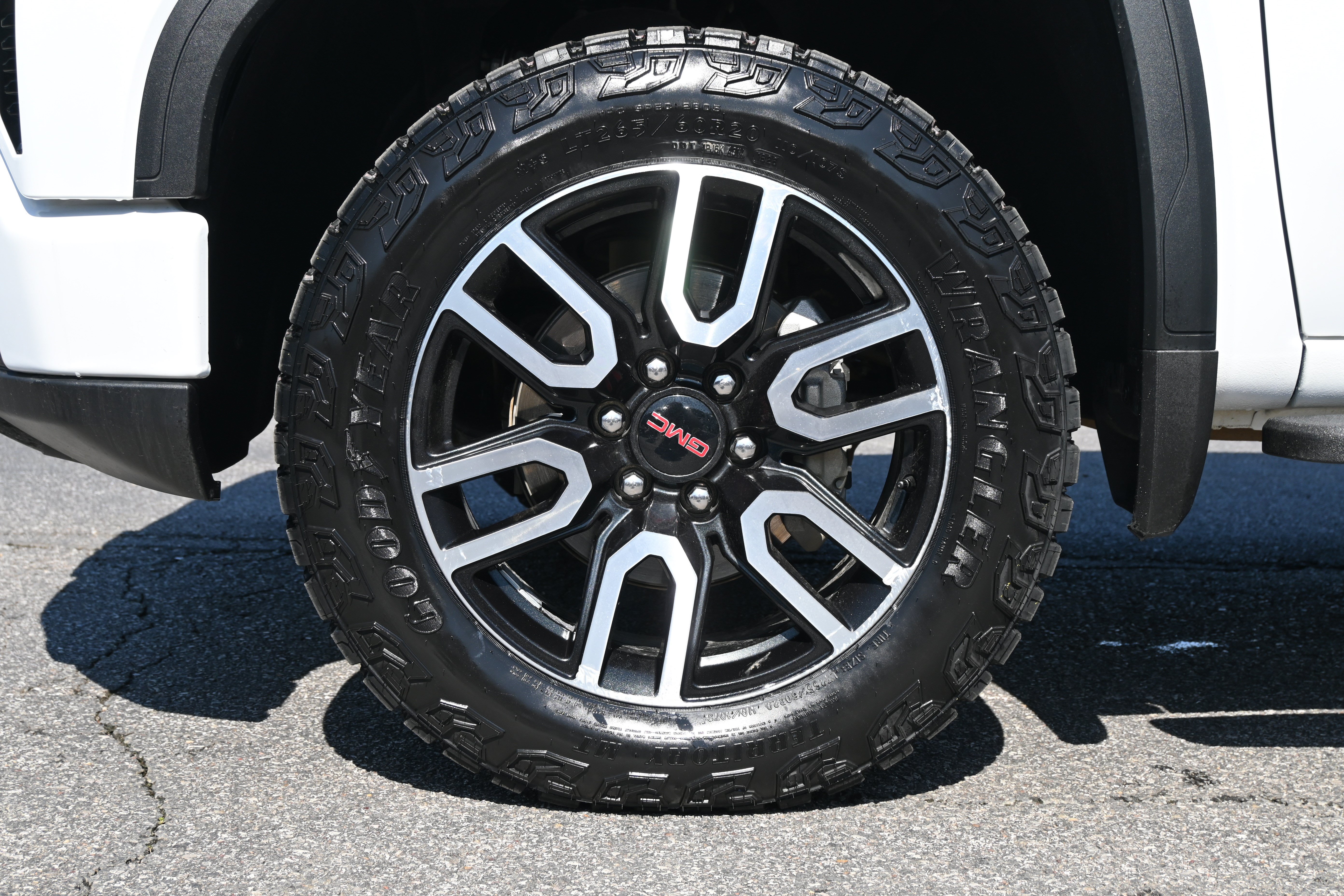 Used 2024 GMC Sierra 1500 AT4 w/ Technology Package AWD/4WD image 13