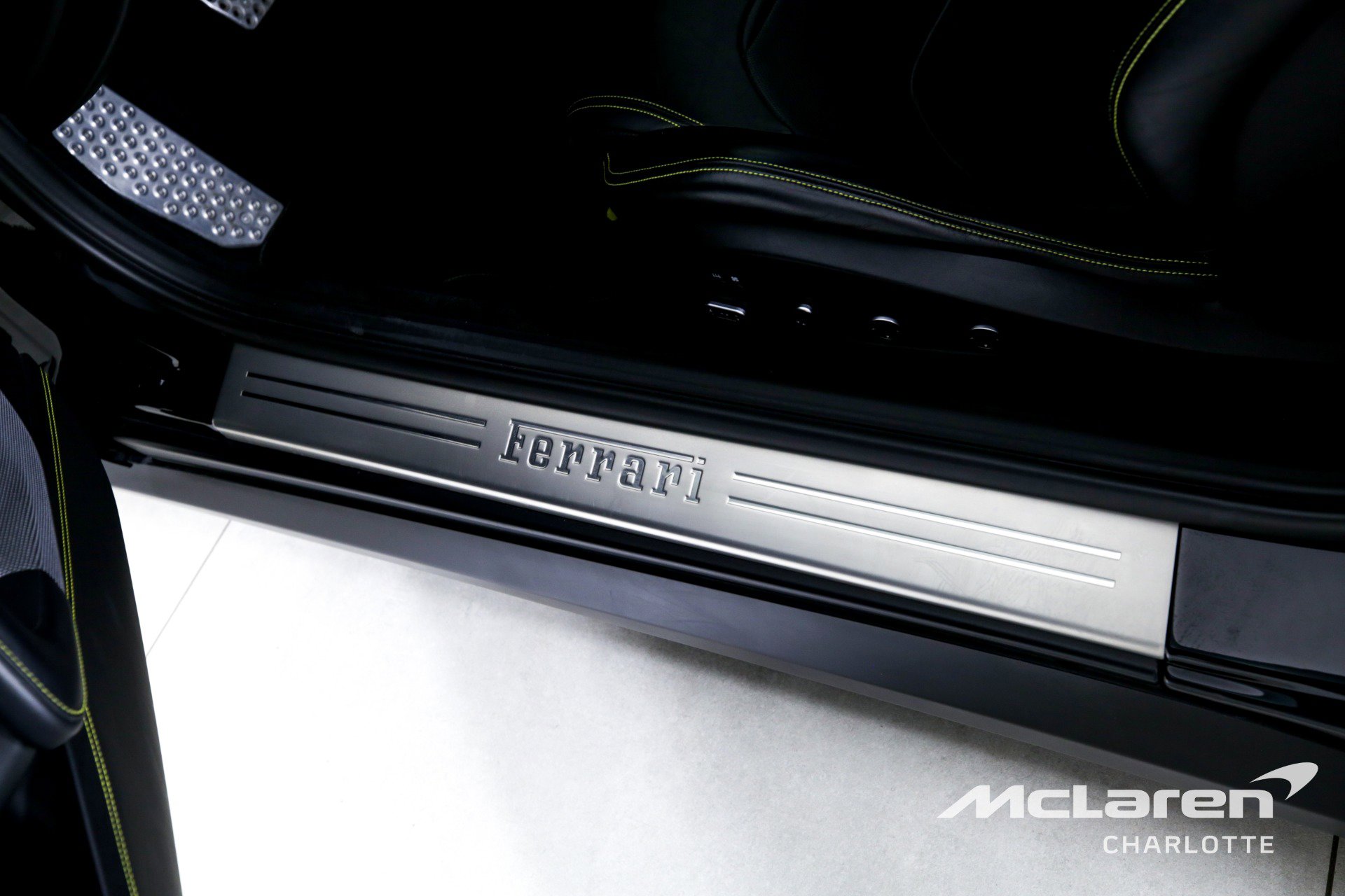 Used 2018 Ferrari GTC4Lusso T image 17