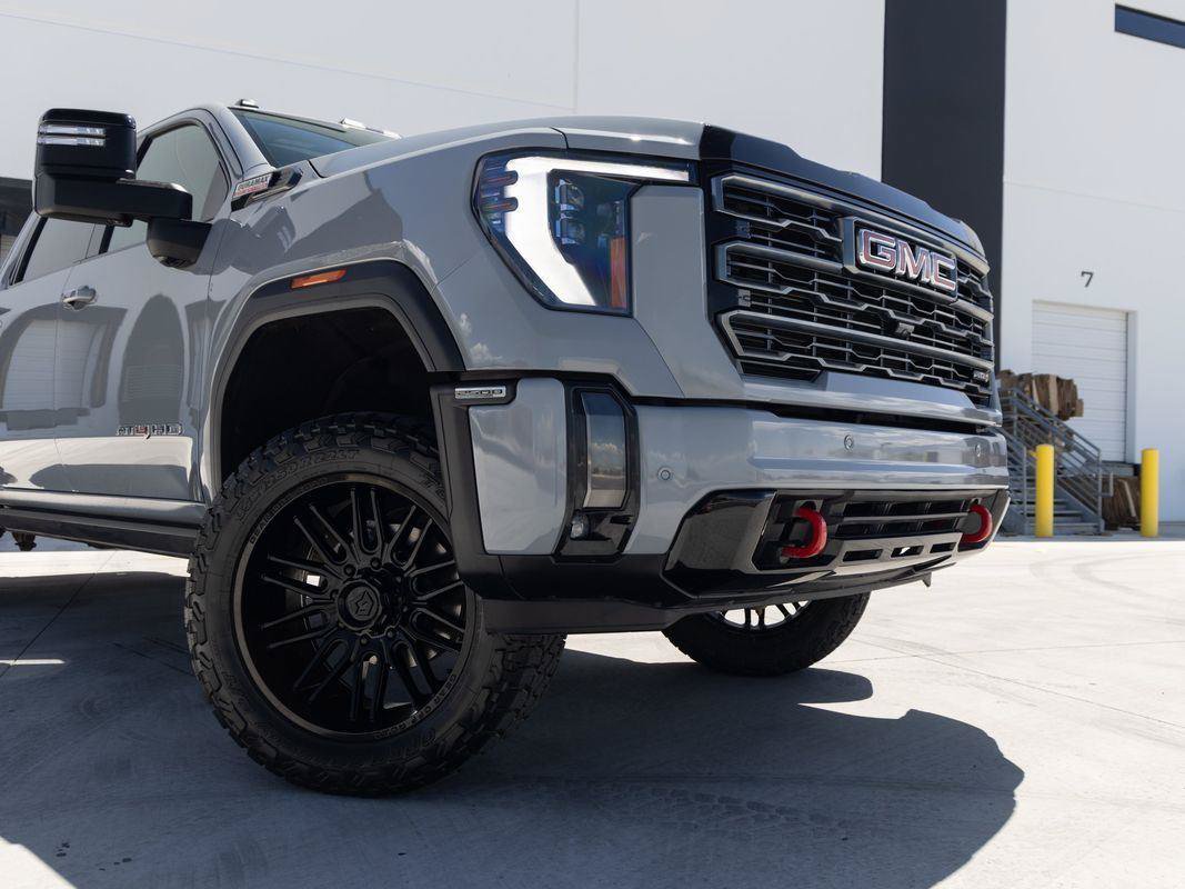 Used 2024 GMC Sierra 2500 AT4 w/ AT4 Premium Plus Package AWD/4WD image 3