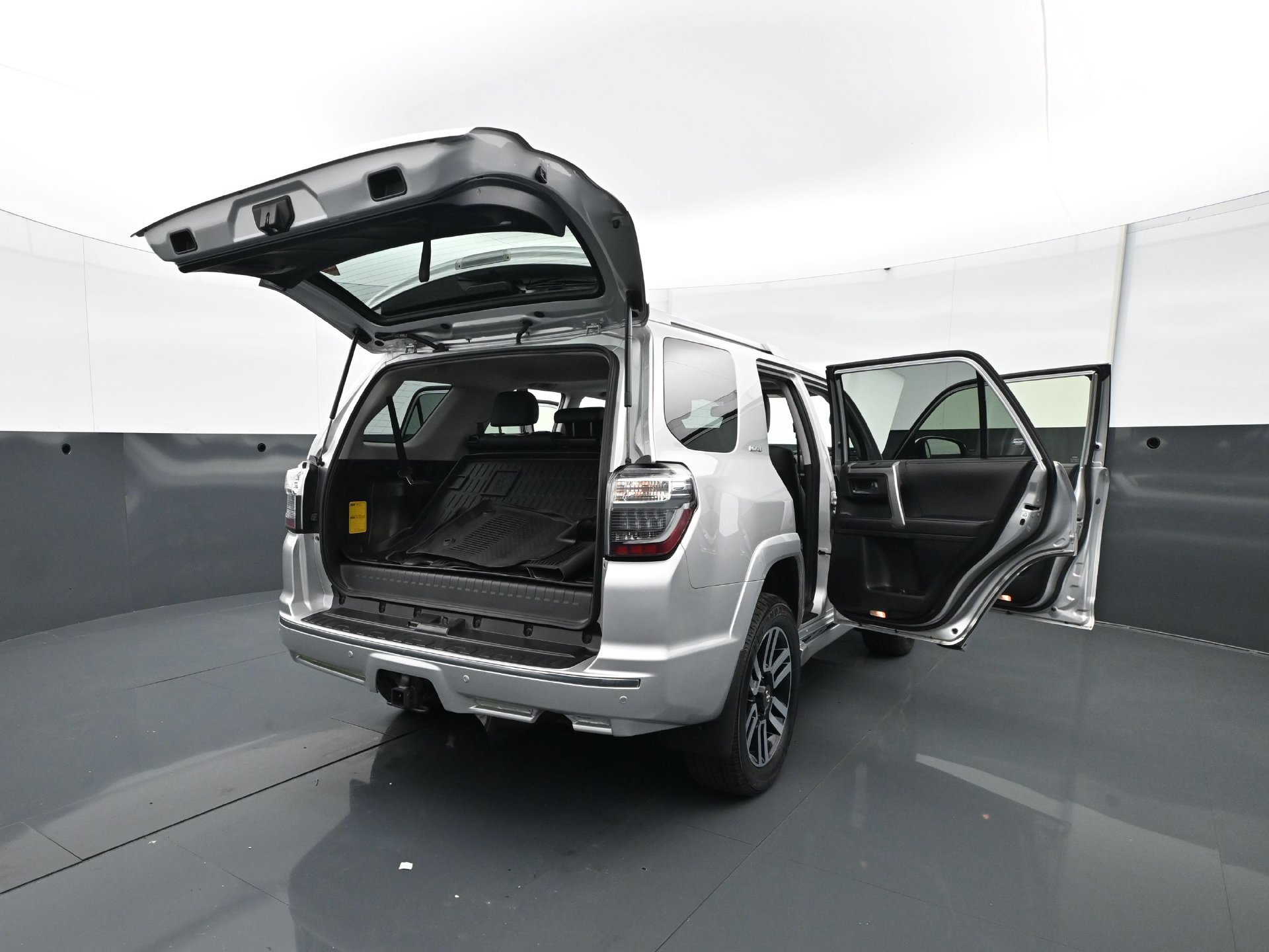 Used 2024 Toyota 4Runner Limited AWD/4WD image 32